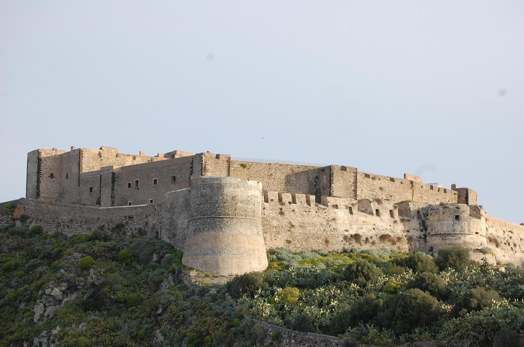 Castello Di Sotto Bed & Breakfast Milazzo Room photo